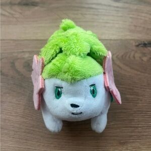Shaymin (Land Forme) Sitting Cuties Plush - 5 In. NWOT